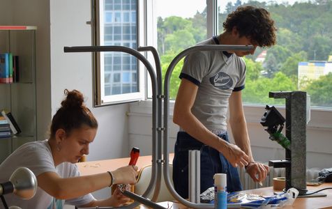 Schüler beim Werken