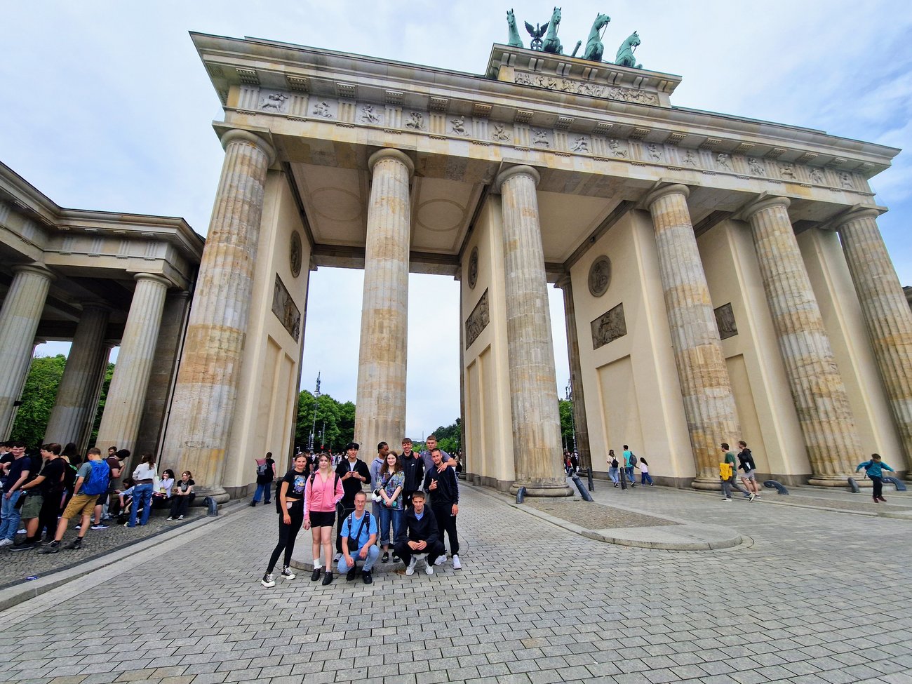 Gruppenfoto vor dem Brandenburger Tor