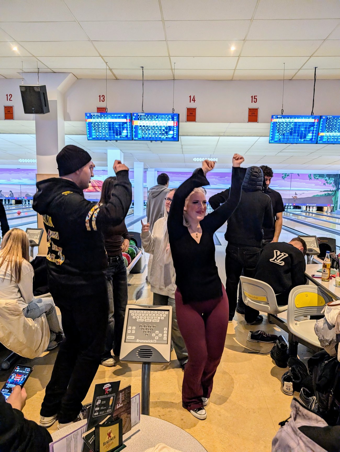 Gruppe tanzender Schüler