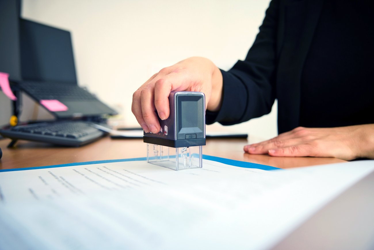 Dokumente werden abgestempelt