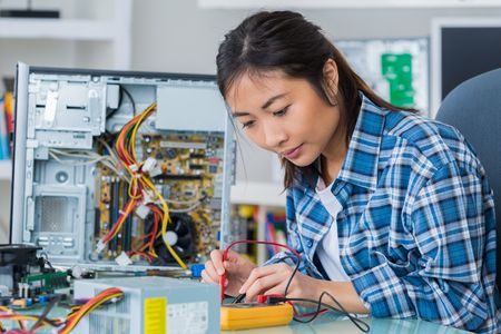 Mädchen und Technik